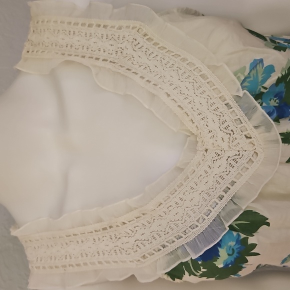 PASSPORT Floral Ruffle Lace Trim Sleeveless V-Neck Coquette Top - Picture 5 of 10